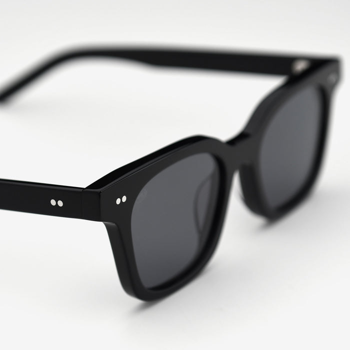 Black / Black