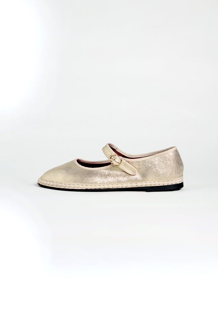 A single Metallic Mary Jane Shoe with a strap and buckle, handmade in Spain with a recycled bicycle tyre sole, is displayed against a plain white background.